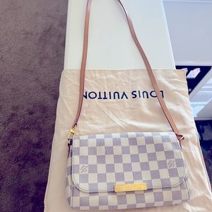 Luis Vuitton Crossbody Favorite Damier Azur